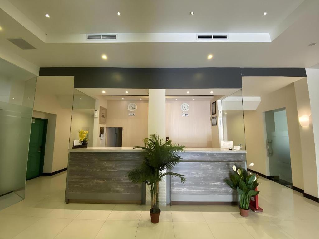 Kharisma Hotel Мадиун Екстериор снимка