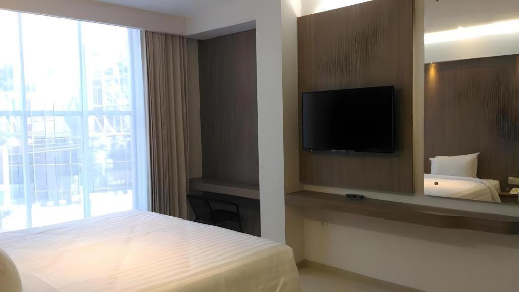 Kharisma Hotel Мадиун Екстериор снимка
