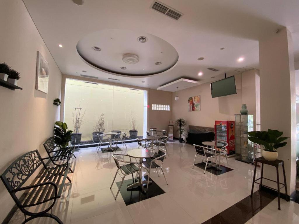 Kharisma Hotel Мадиун Екстериор снимка