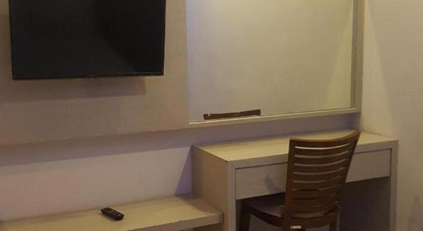 Kharisma Hotel Мадиун Екстериор снимка