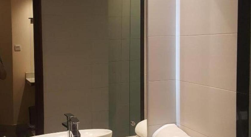 Kharisma Hotel Мадиун Екстериор снимка
