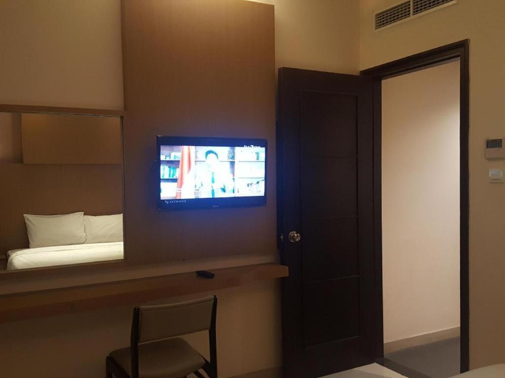 Kharisma Hotel Мадиун Екстериор снимка