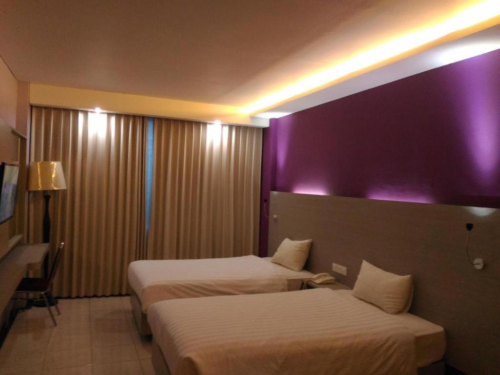 Kharisma Hotel Мадиун Екстериор снимка