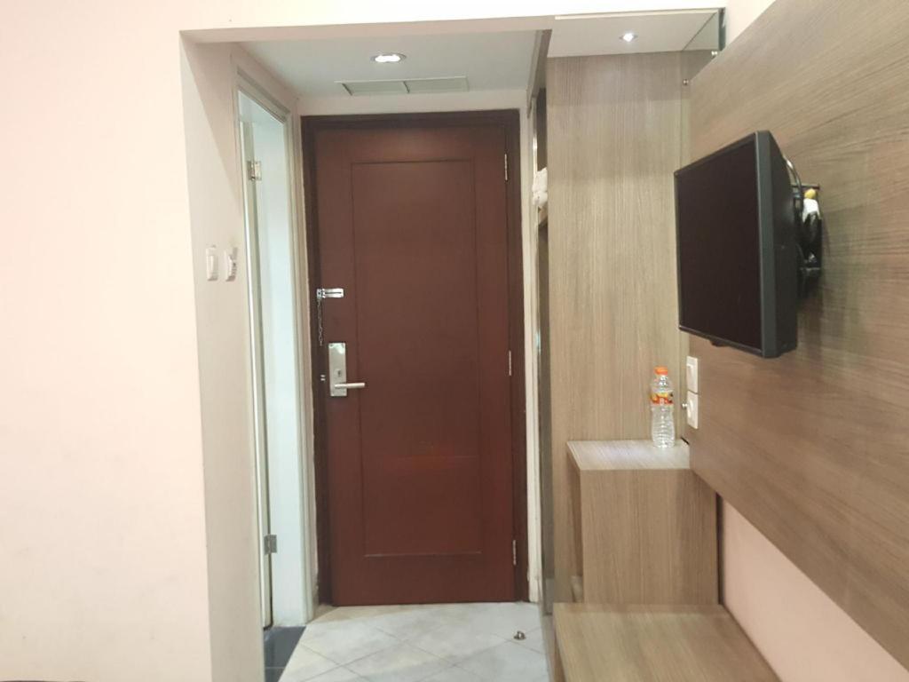 Kharisma Hotel Мадиун Екстериор снимка