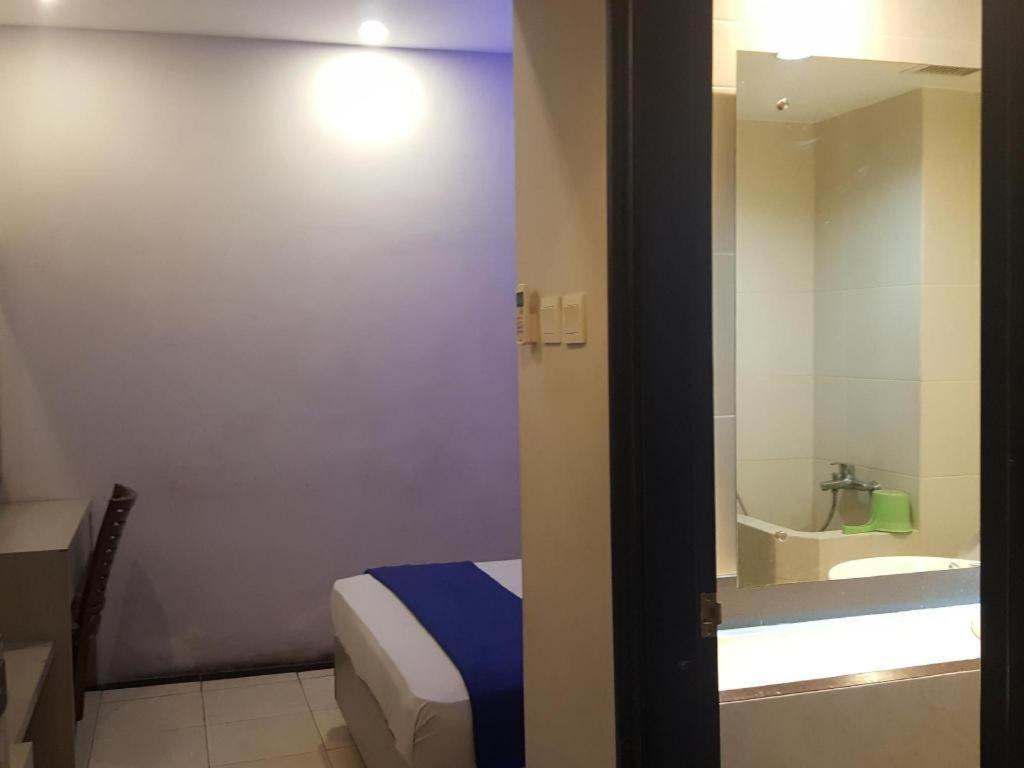 Kharisma Hotel Мадиун Екстериор снимка