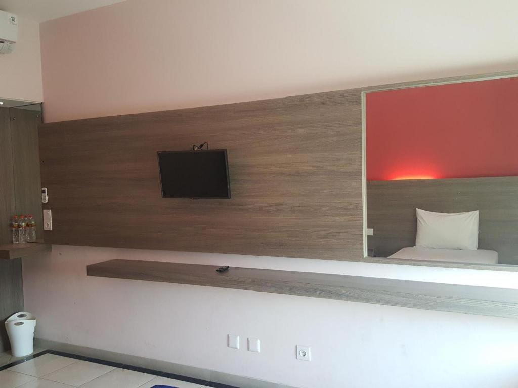 Kharisma Hotel Мадиун Екстериор снимка