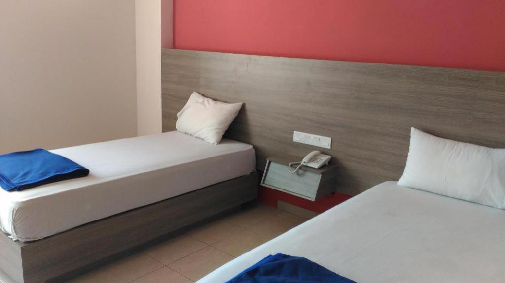 Kharisma Hotel Мадиун Екстериор снимка