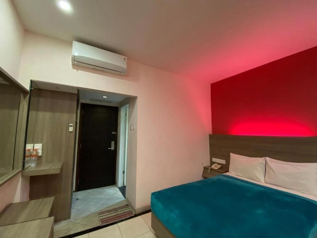 Kharisma Hotel Мадиун Екстериор снимка