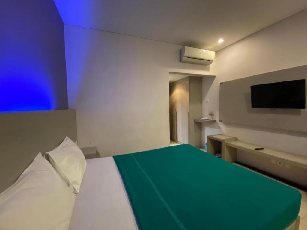 Kharisma Hotel Мадиун Екстериор снимка