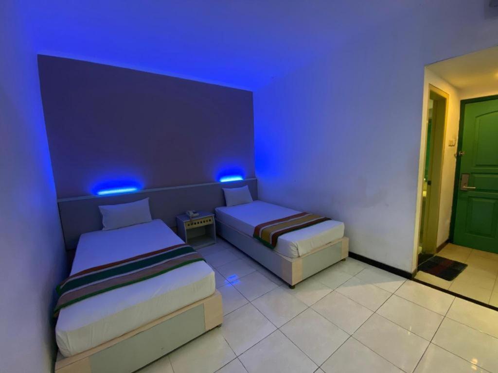 Kharisma Hotel Мадиун Екстериор снимка