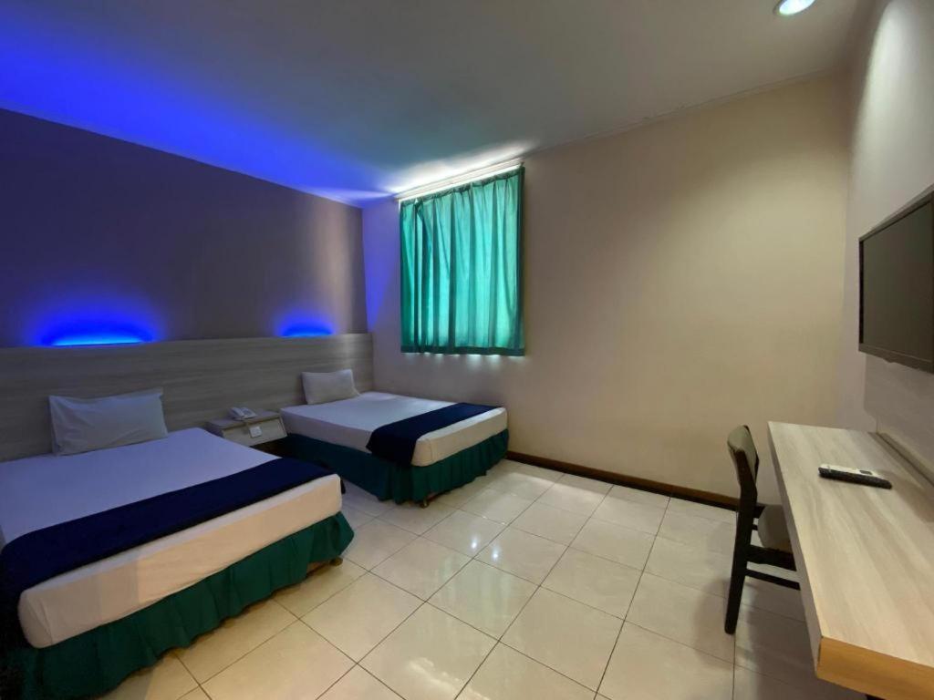 Kharisma Hotel Мадиун Екстериор снимка