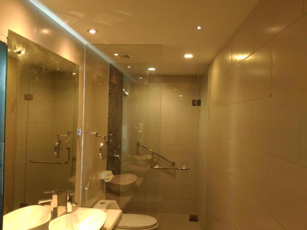 Kharisma Hotel Мадиун Екстериор снимка
